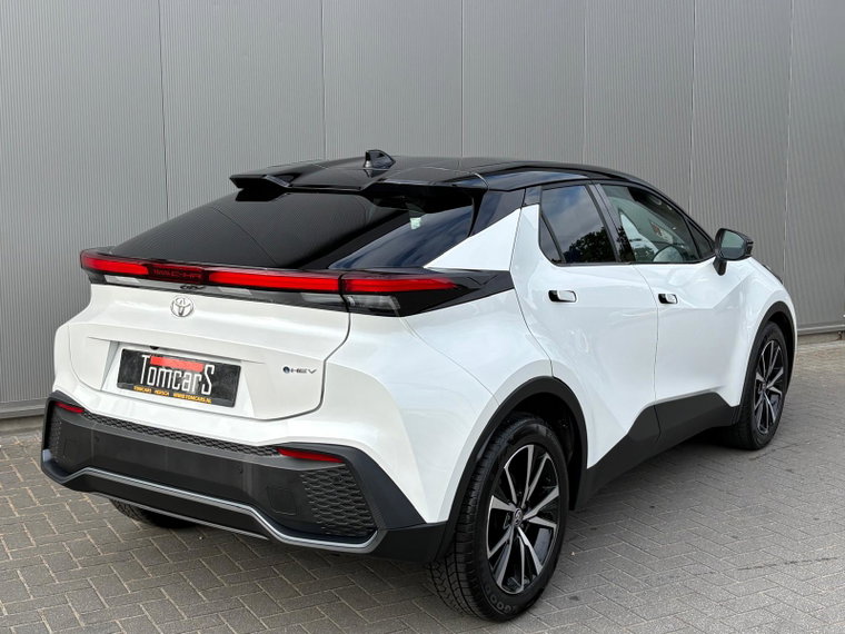 Vehicle Image 9