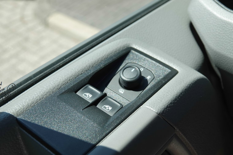 Vehicle Image 25