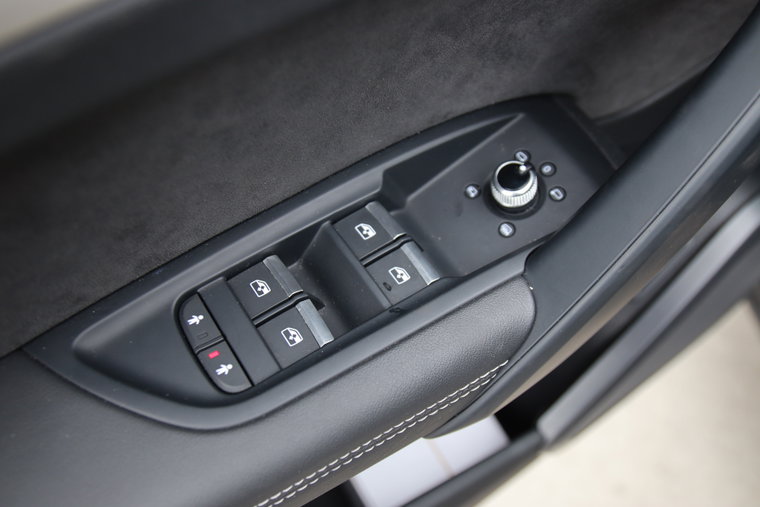 Vehicle Image 38
