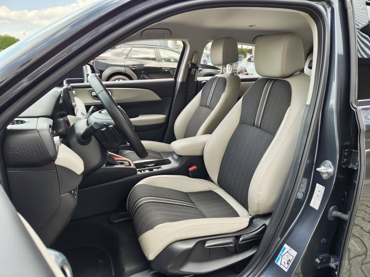 Vehicle Image 30