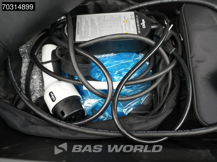 Vehicle Image 36