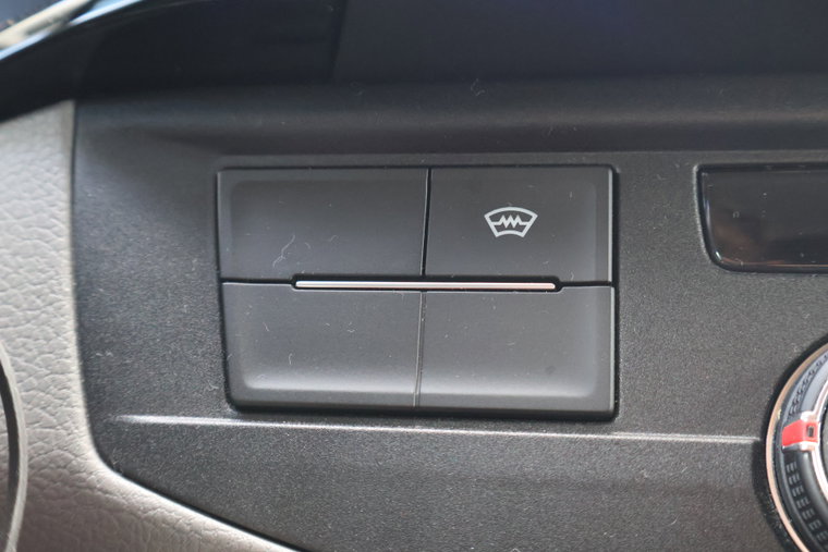 Vehicle Image 25