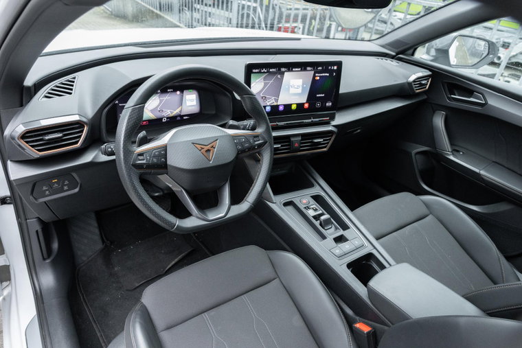 Vehicle Image 8