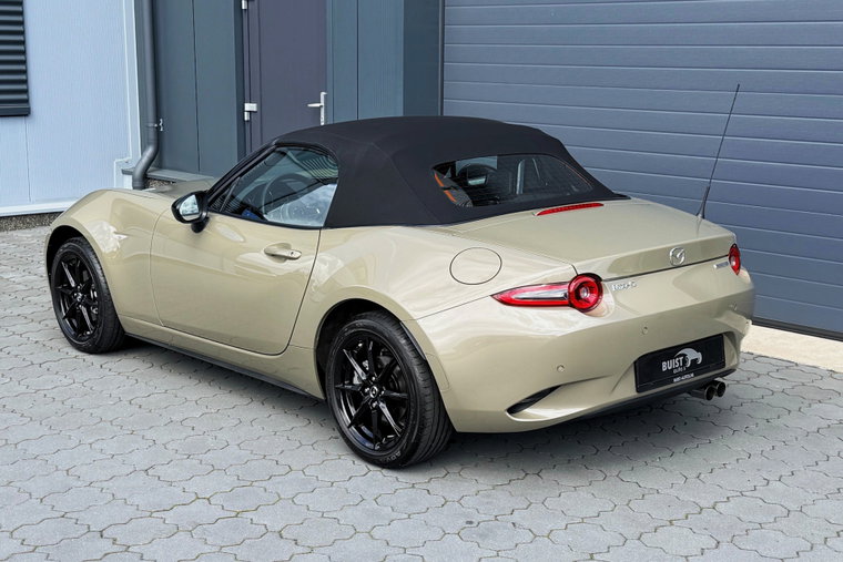 Vehicle Image 32