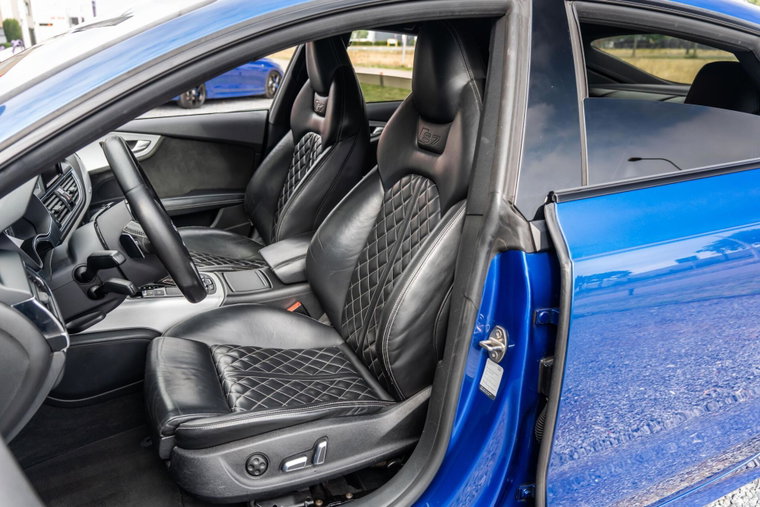 Vehicle Image 25