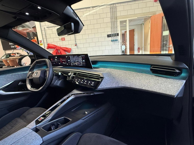 Vehicle Image 30
