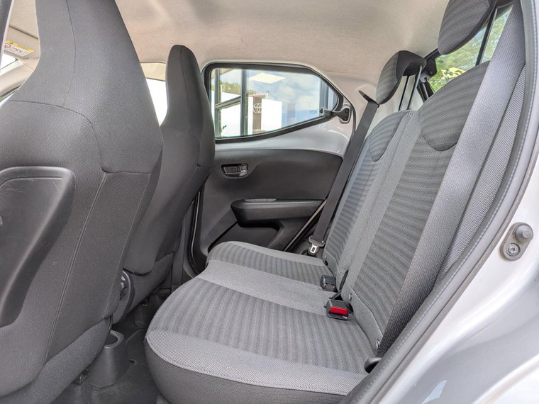Vehicle Image 12