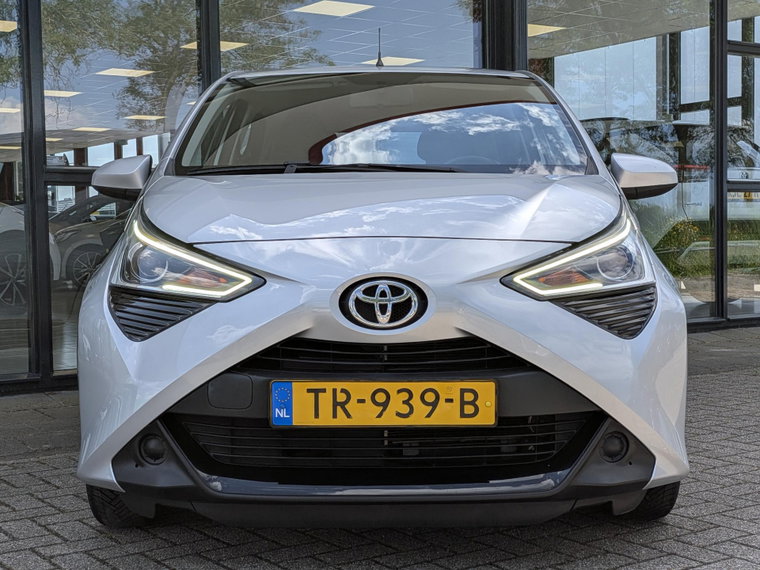 Vehicle Image 6
