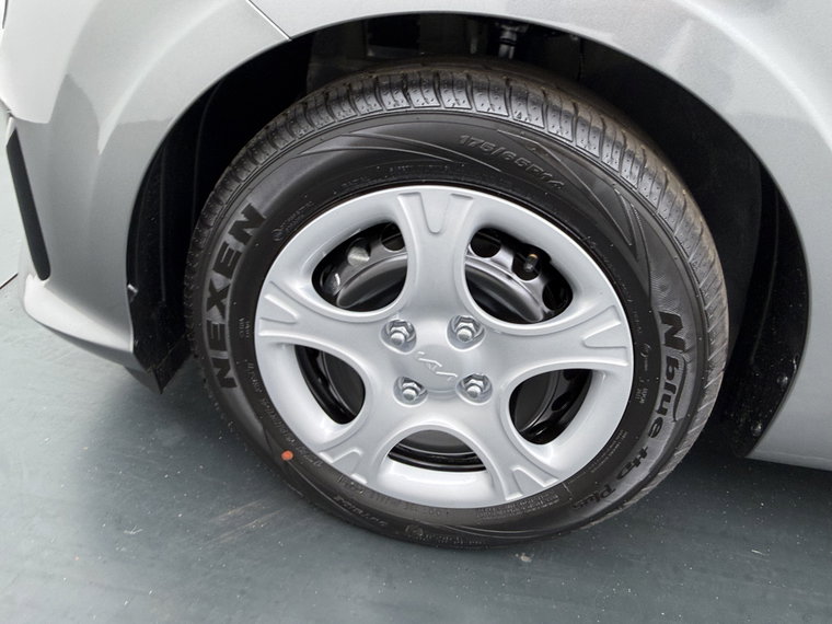 Vehicle Image 15