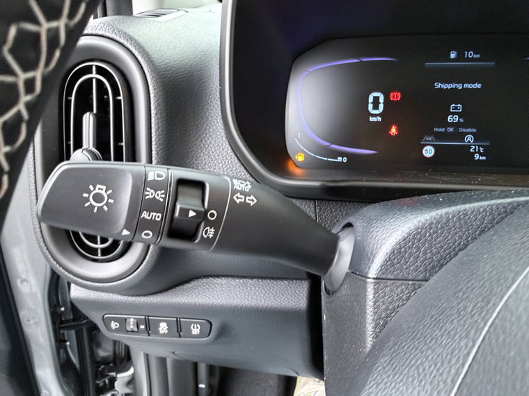 Vehicle Image 25