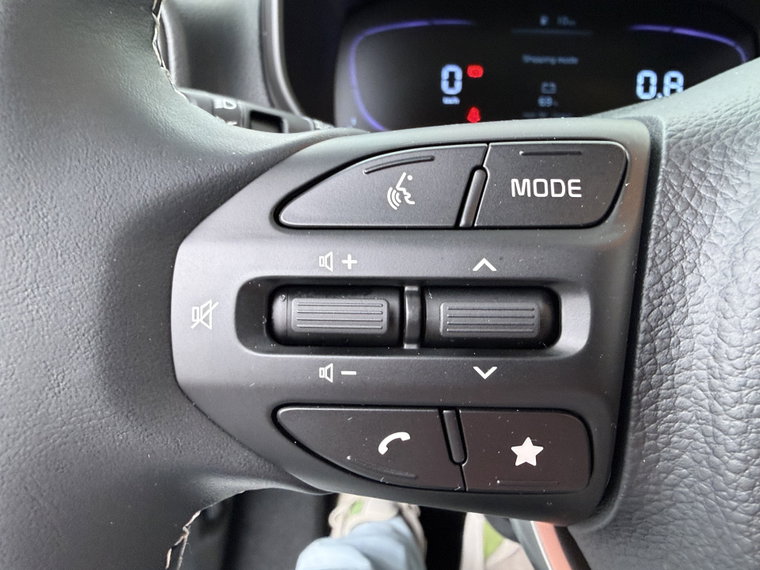 Vehicle Image 26