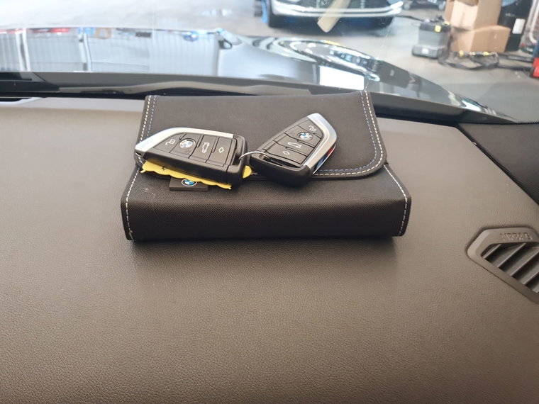 Vehicle Image 32