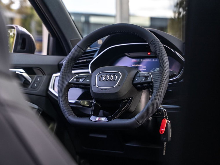 Vehicle Image 30
