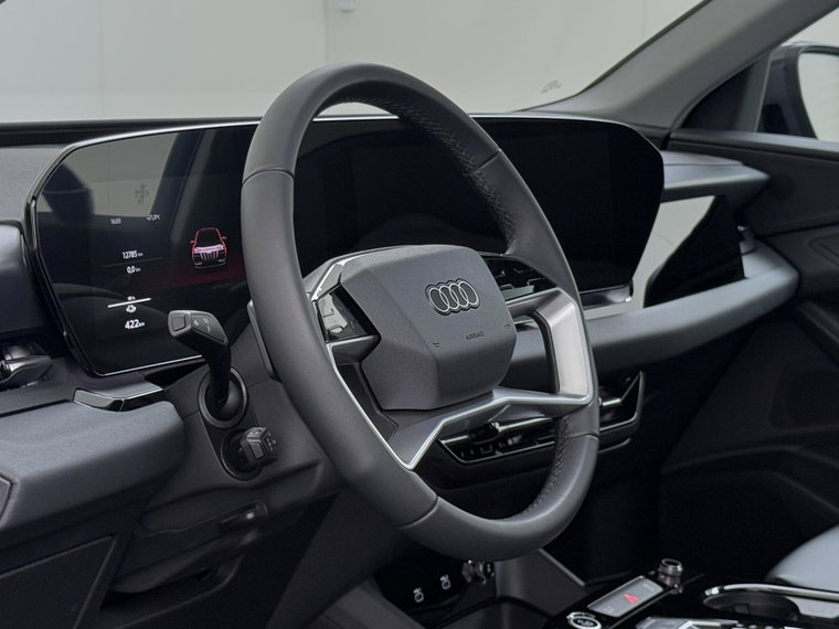 Vehicle Image 25