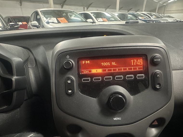 Vehicle Image 18