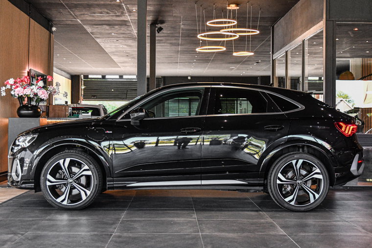 Vehicle Image 6