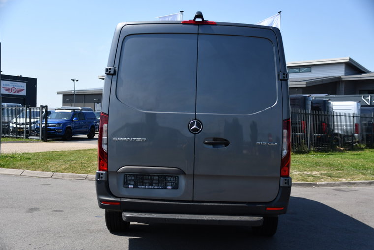 Vehicle Image 32