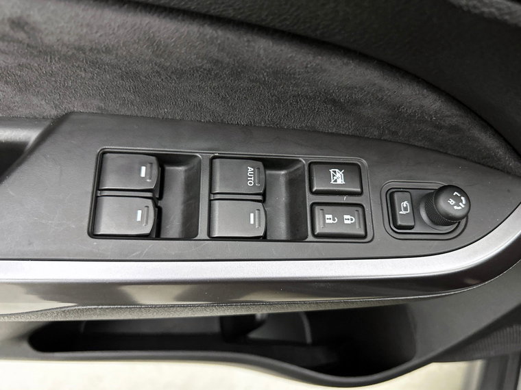 Vehicle Image 38