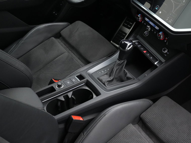 Vehicle Image 43