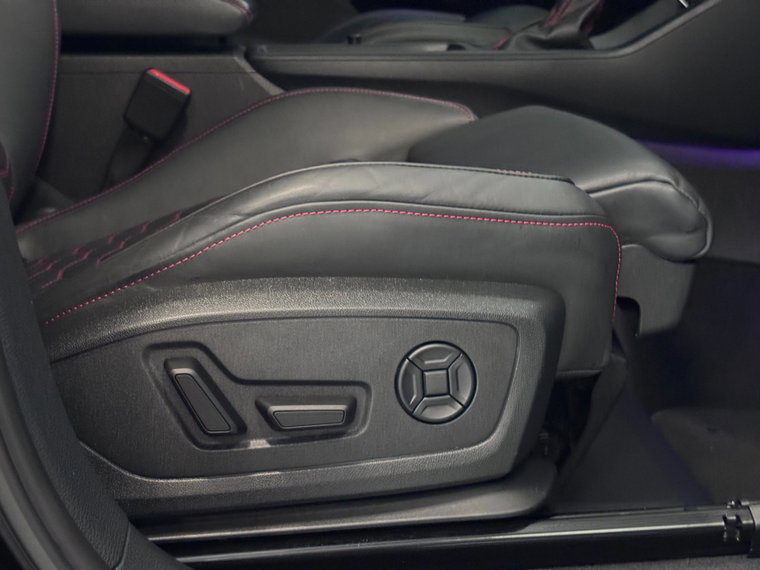 Vehicle Image 32