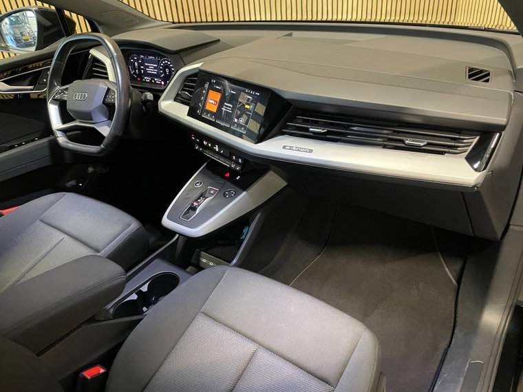 Vehicle Image 30