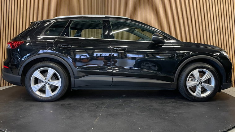 Vehicle Image 32