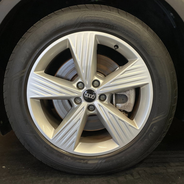 Vehicle Image 38