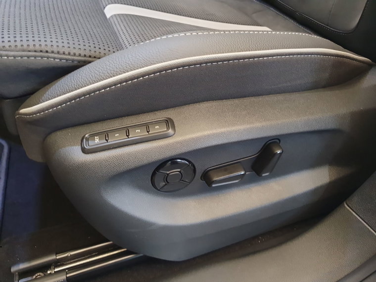 Vehicle Image 24