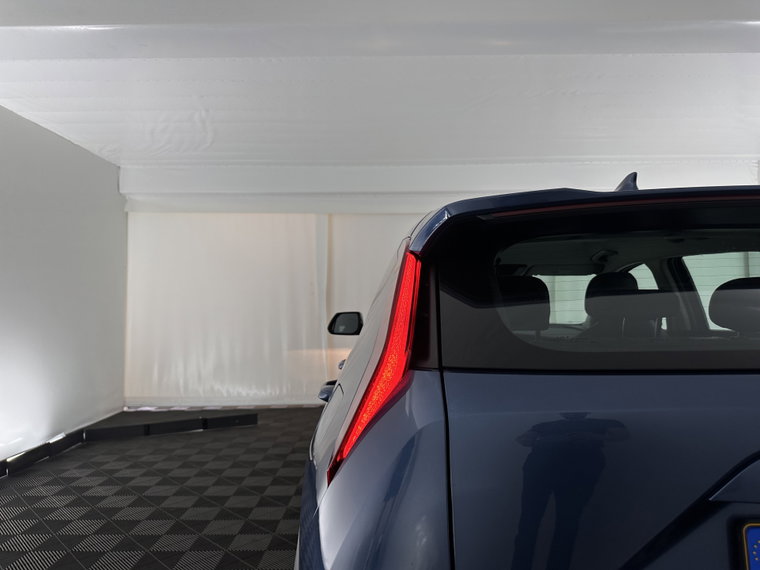 Vehicle Image 25