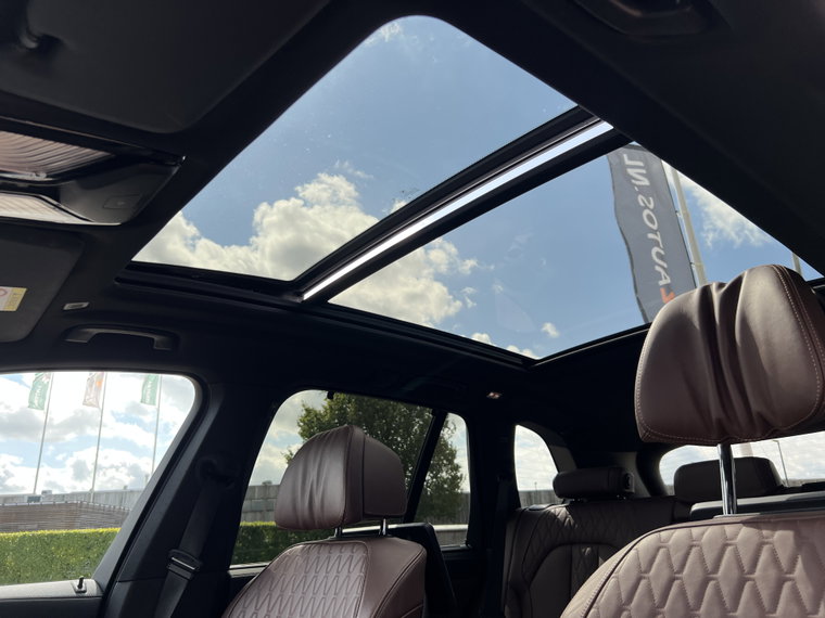 Vehicle Image 36