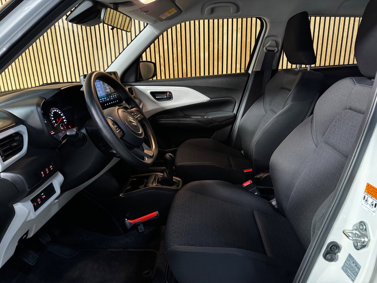 Vehicle Image 12