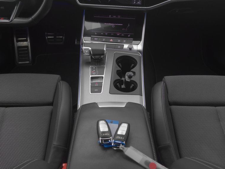 Vehicle Image 12