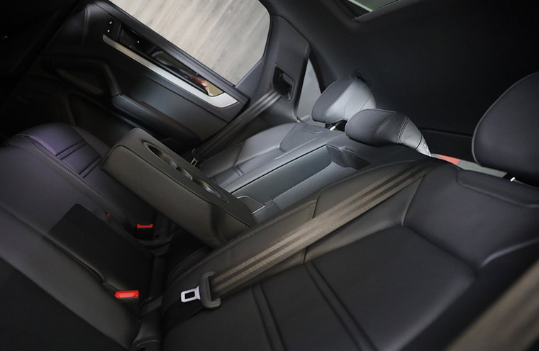 Vehicle Image 30