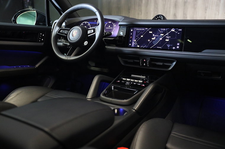 Vehicle Image 6