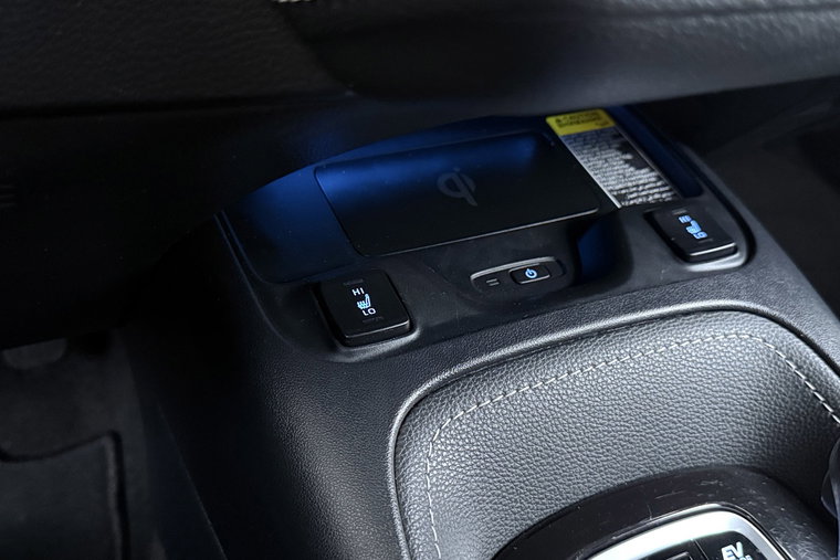 Vehicle Image 25