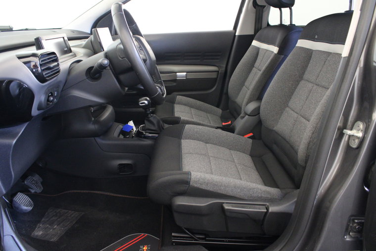Vehicle Image 14