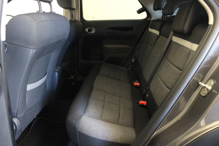Vehicle Image 16