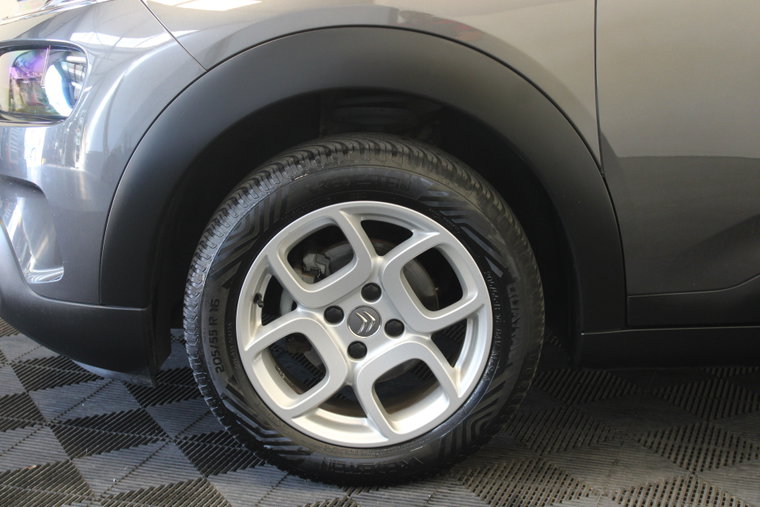 Vehicle Image 11