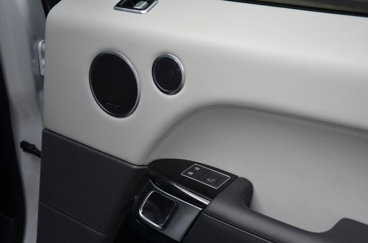 Vehicle Image 25