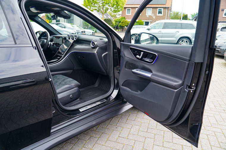 Vehicle Image 28