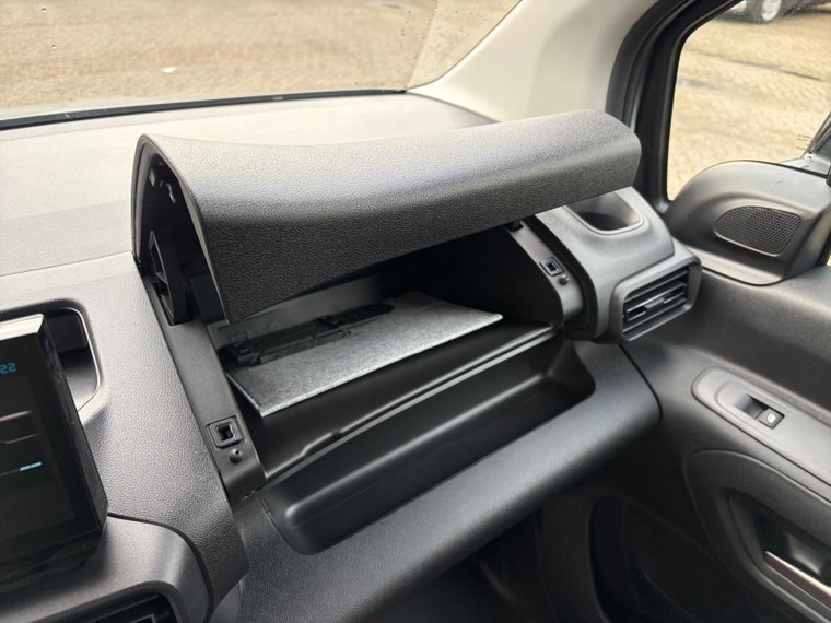 Vehicle Image 42