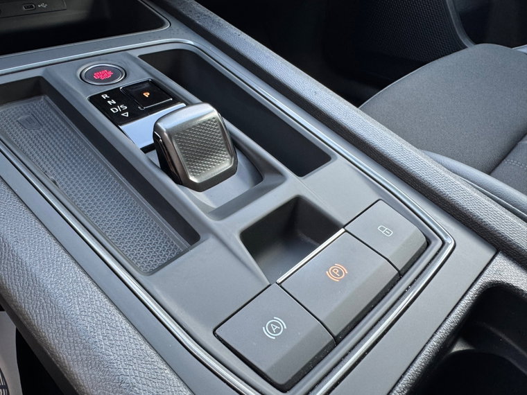 Vehicle Image 32