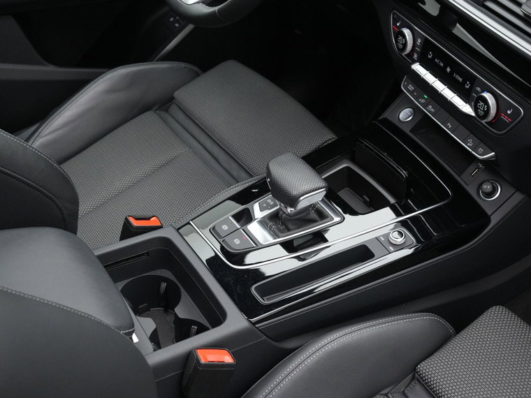 Vehicle Image 38