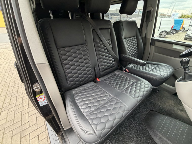 Vehicle Image 32