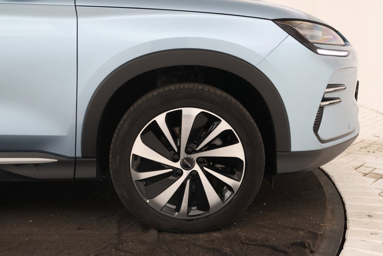 Vehicle Image 11