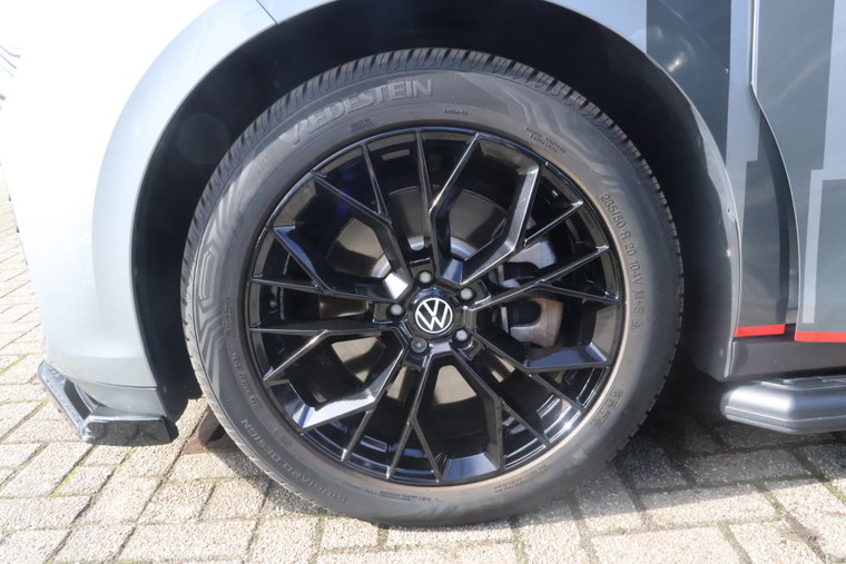 Vehicle Image 38