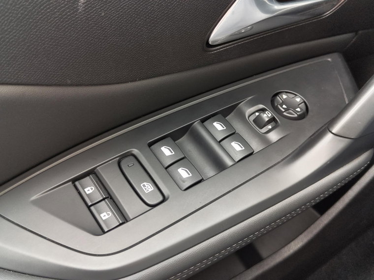 Vehicle Image 28