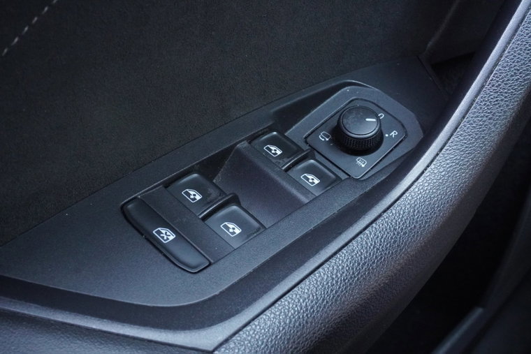 Vehicle Image 38