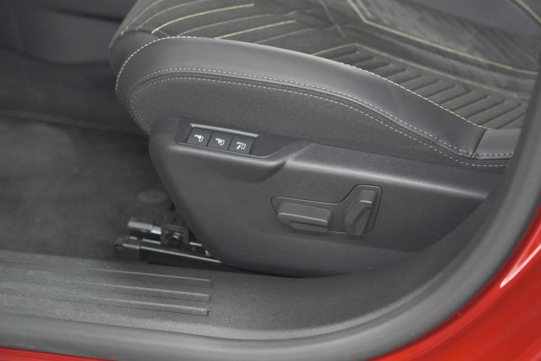 Vehicle Image 32