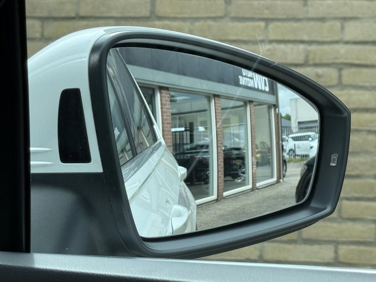 Vehicle Image 27